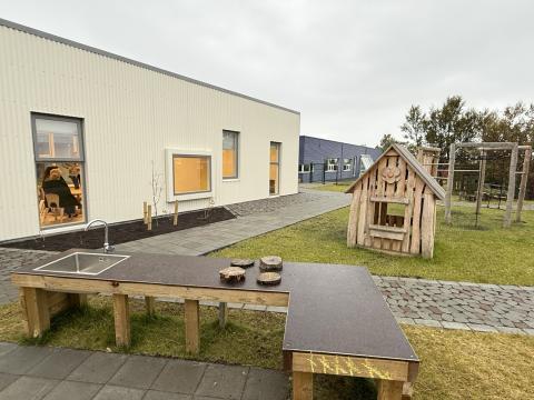 Mynd af nýju útisvæði.