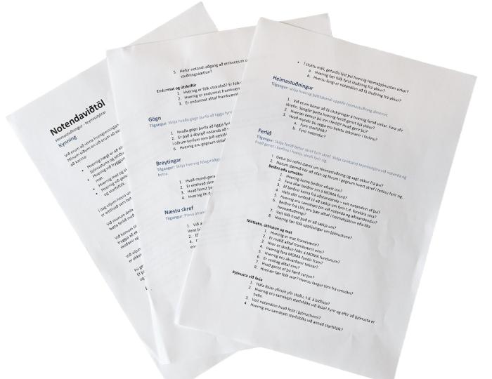Ljósmynd af spurningalistum sem notaðir voru í notendaviðtölum.