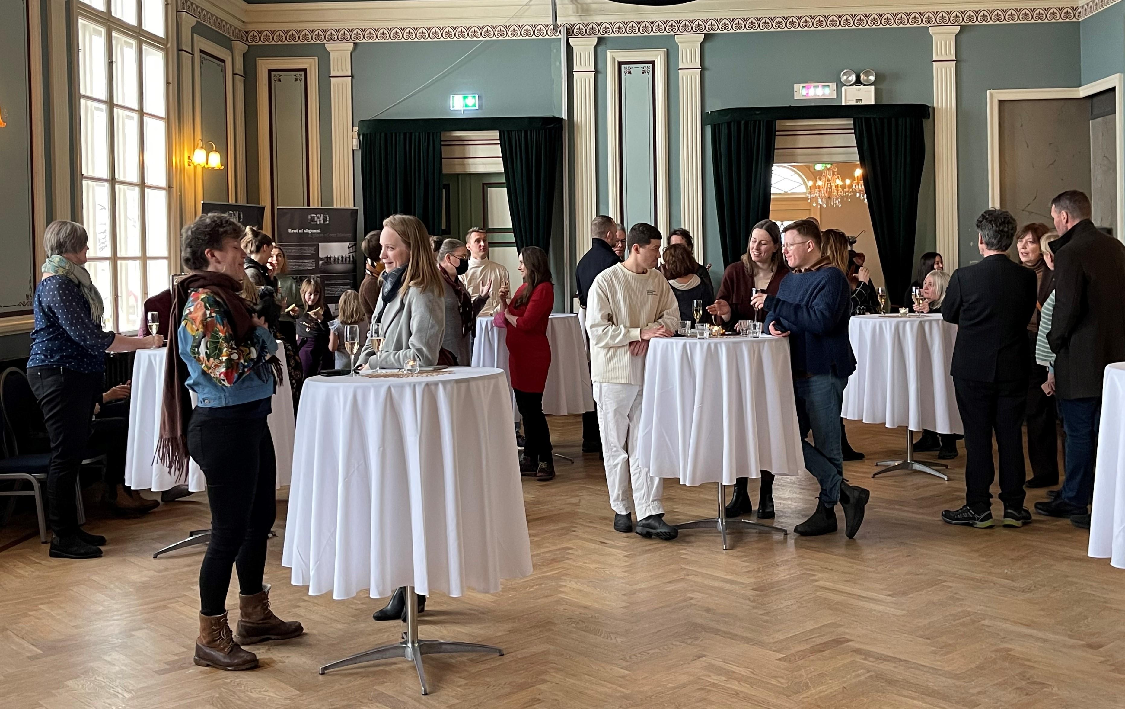 Gestir við styrkveitinguna í sal Iðnó