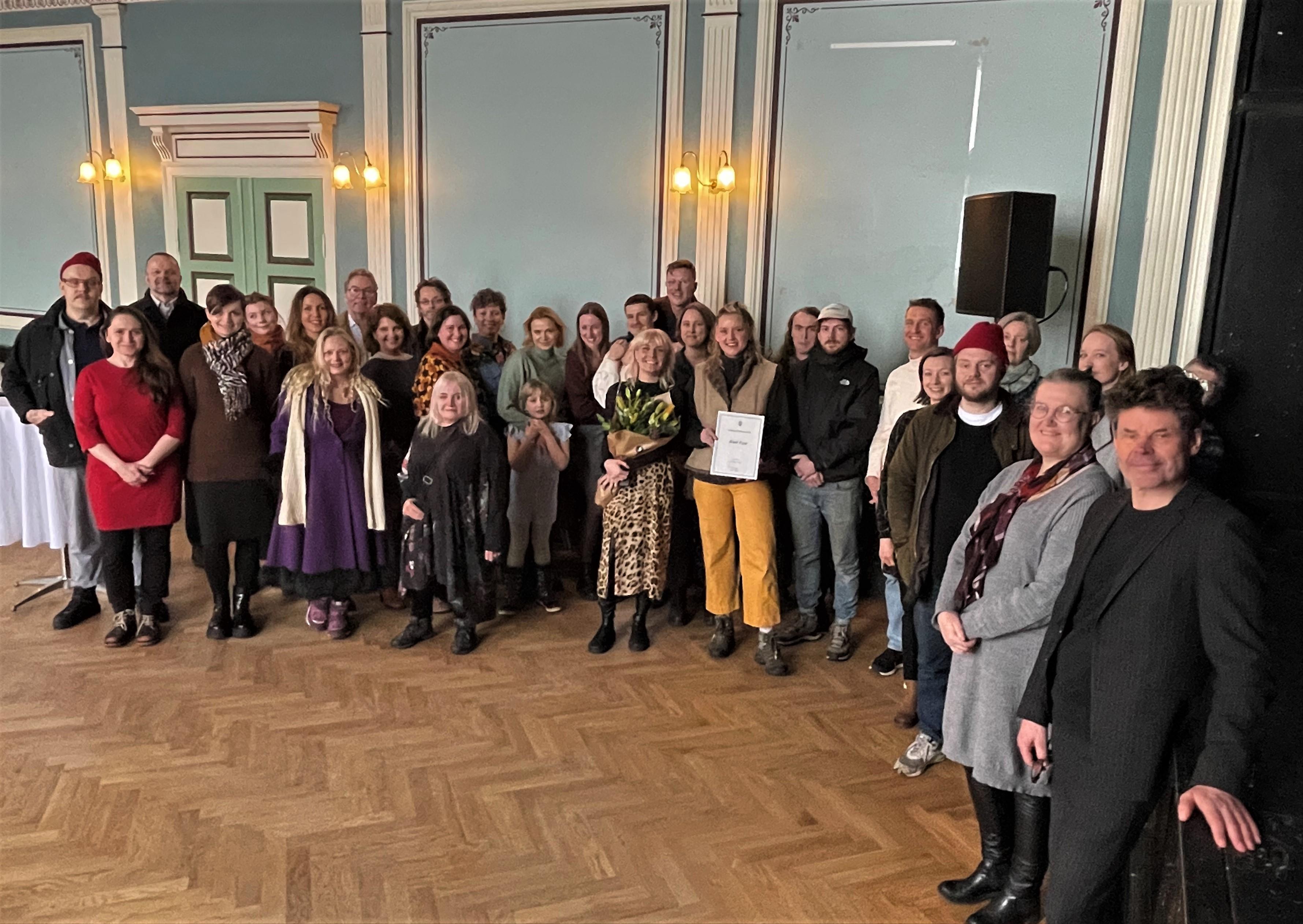 Hópurinn sem tók við styrkjum ásamt Hjálmari Sveinssyni, formanni menningar, íþrótta- og tómstundasviðs.