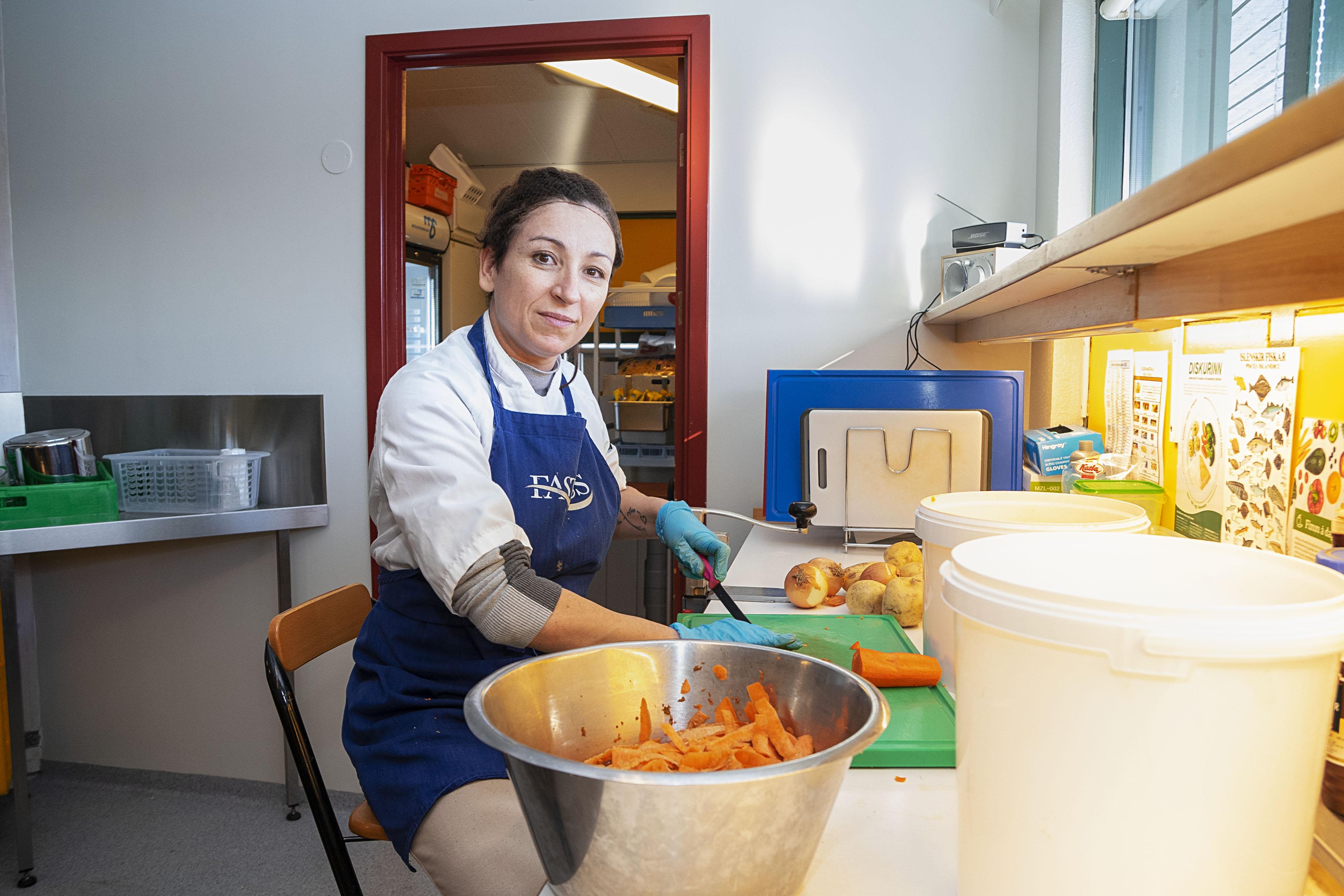 Starfsfólkið lofar kokkinn, Marziu Sias, í hástert.