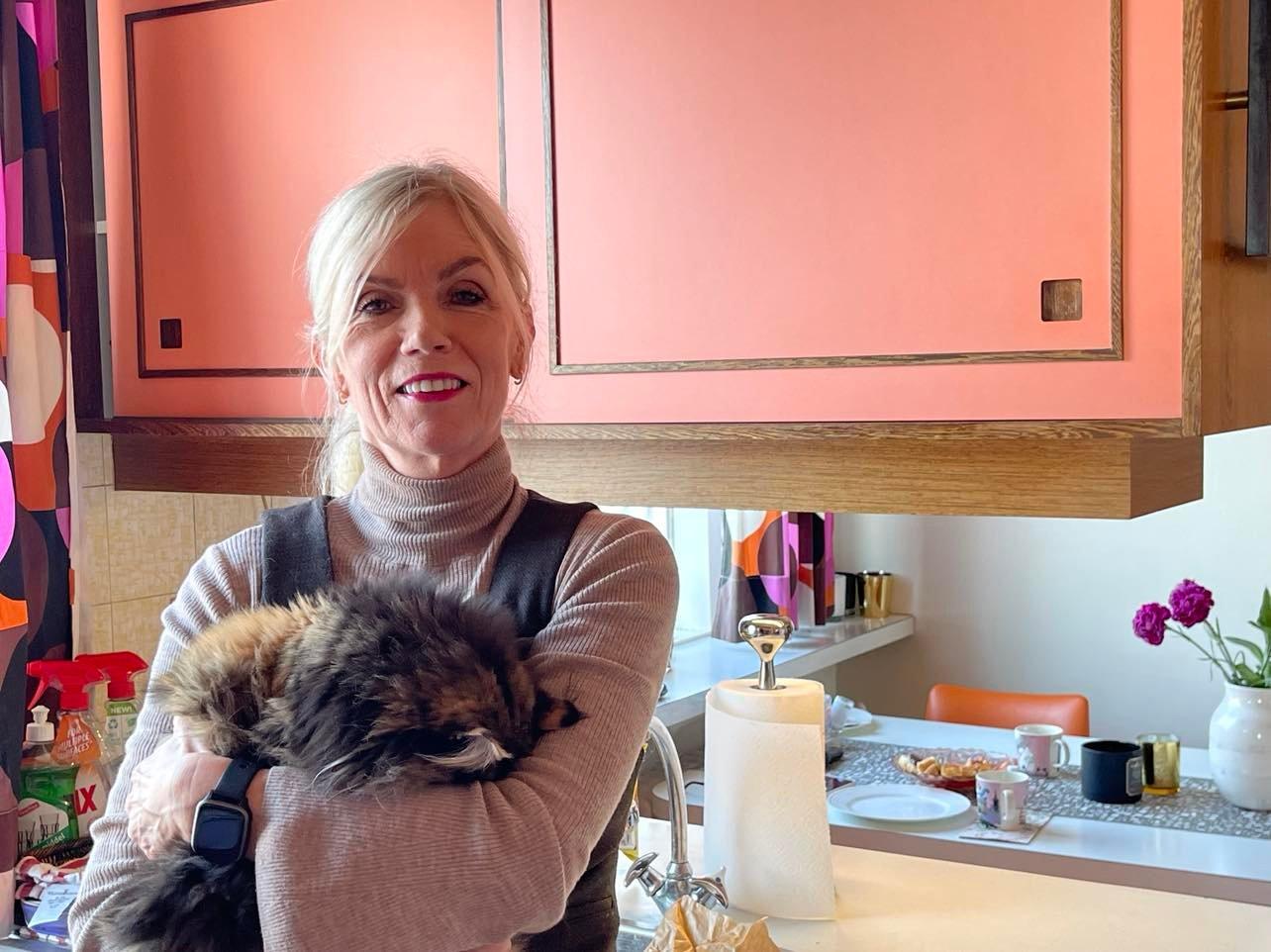 Edda í eldhúsinu sem er upprunalegt.