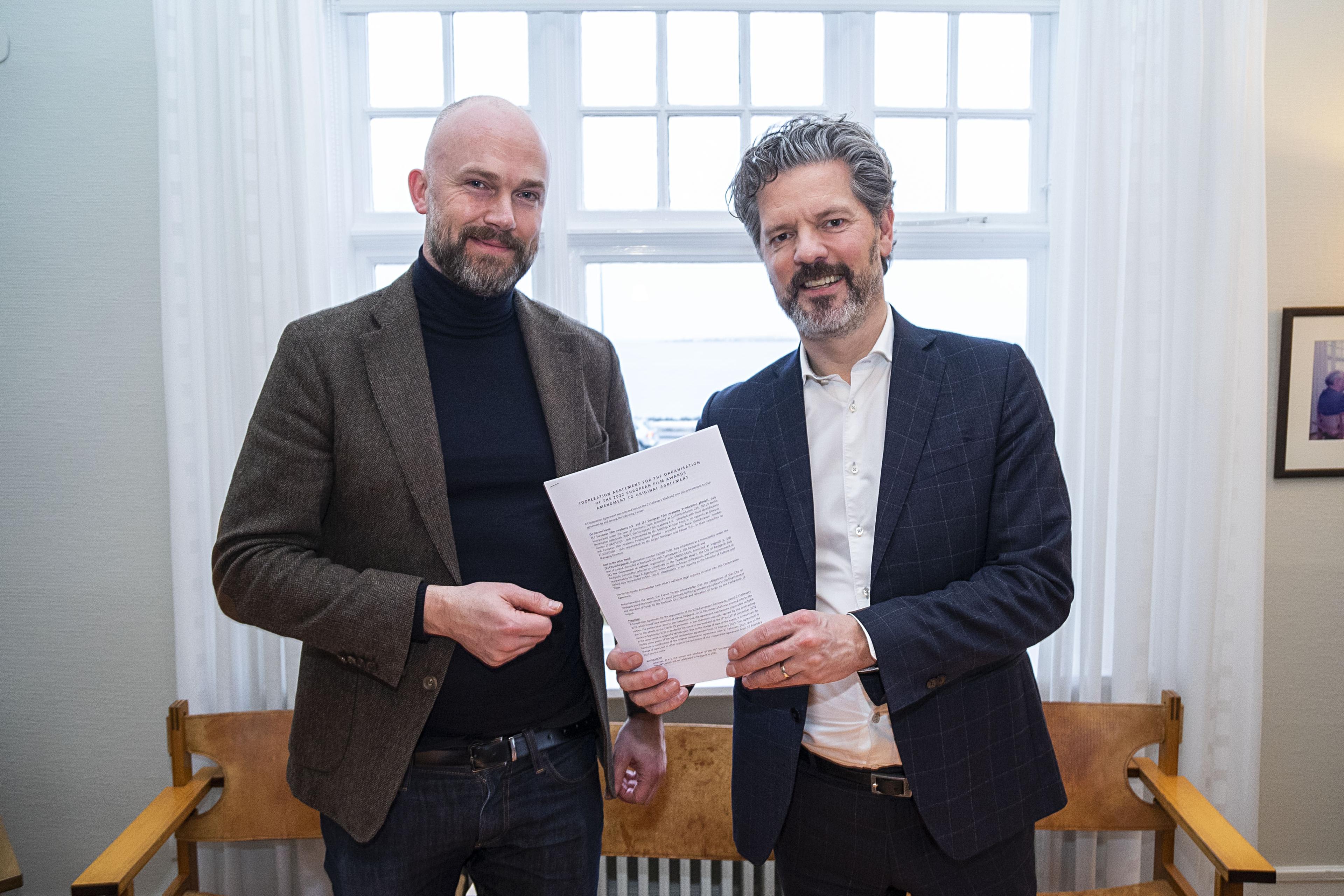 Samingurinn undirritaður Dagur B. Eggertsson, borgarstjóri ásamt Matthijs Wouter Knol forstjóra Evrópsku kvikmyndaakademíunnar