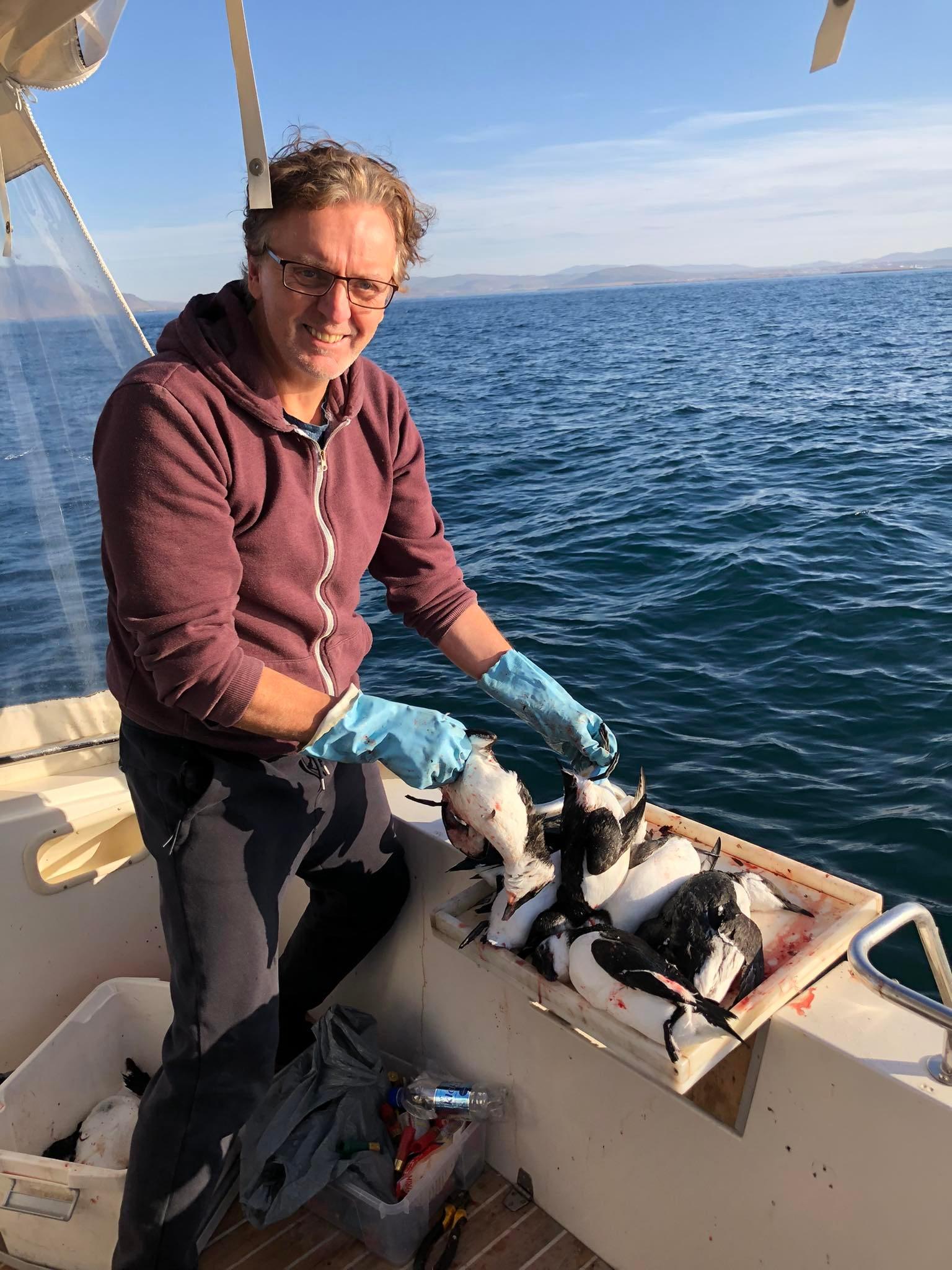 Jón veiðir svartfugl á Faxaflóa en kveðst prinsippmaður í veiðunum og hættir þegar ákveðnum fjölda er náð.