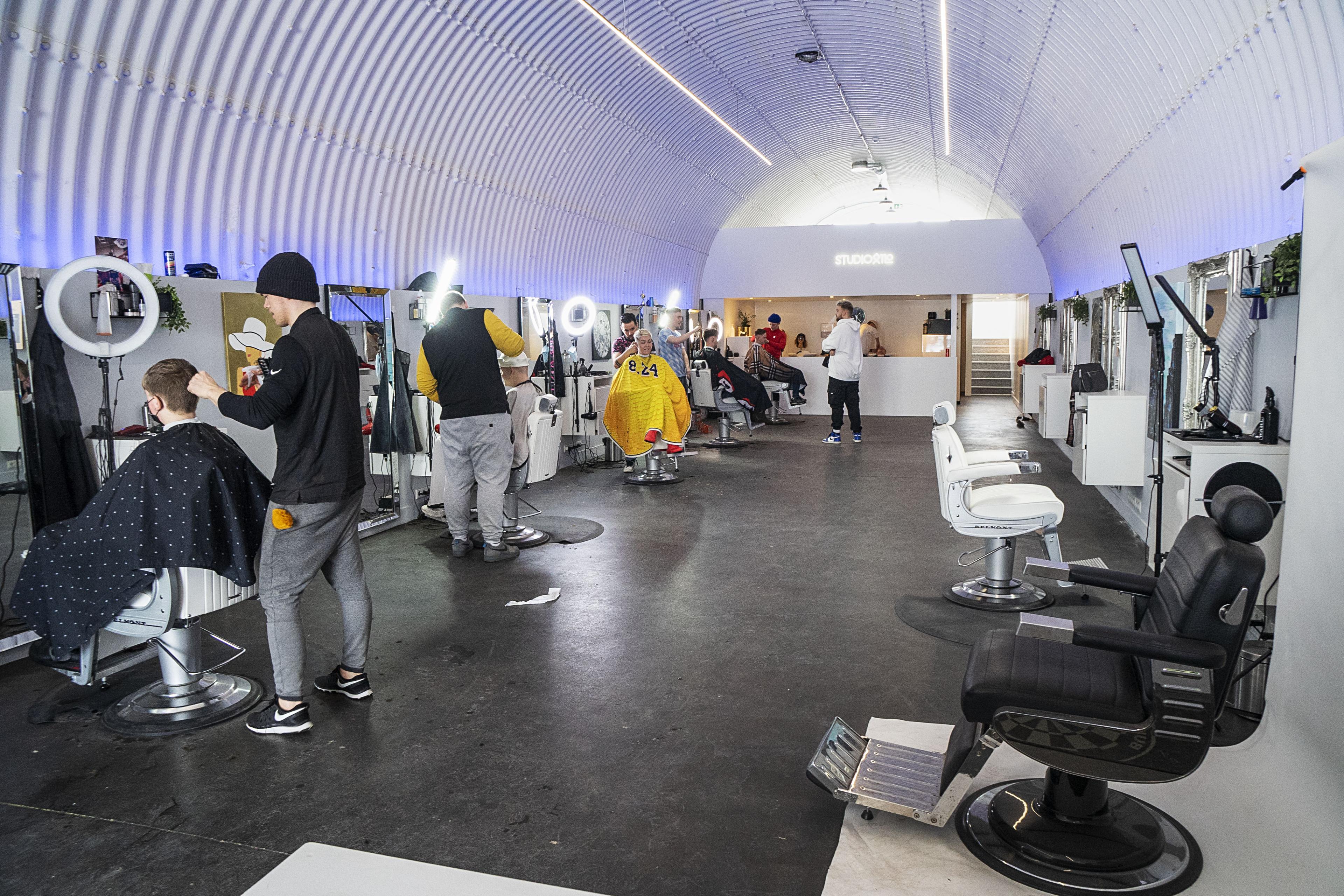 Kartöflugeymslurnar hýsa einnig hárgreiðslustofu.