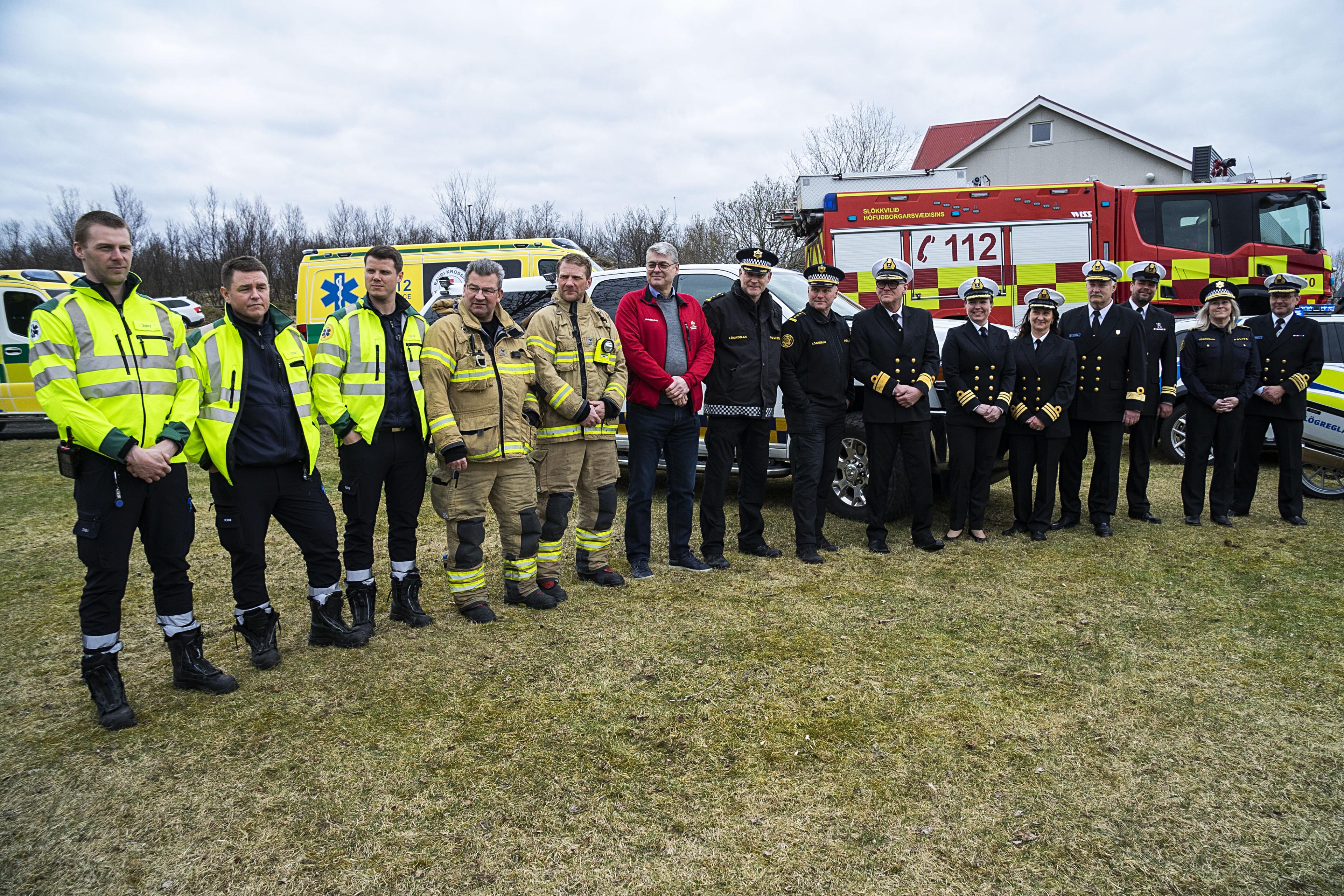 Fulltrúar viðbragðsaðila voru viðstaddir undirritunina