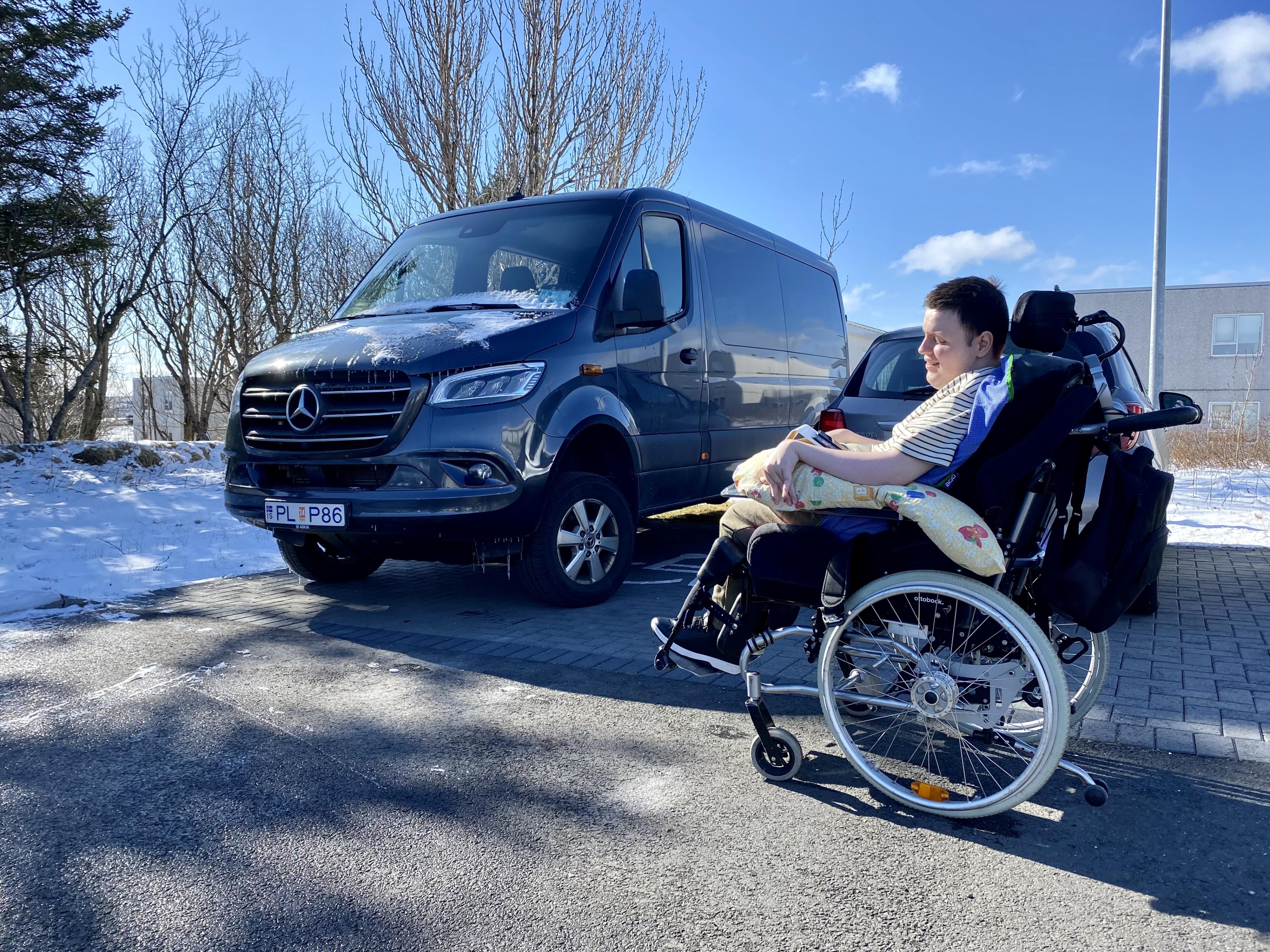 Margeir á góðan bíl sem hann segir veita sér mikil lífsgæði.