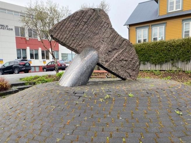 Lettneskt listaverk á Kyiv torgi.