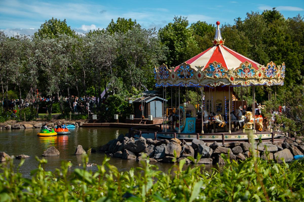 Photo of a 360 degree rotation ride and boats in the Family Park
