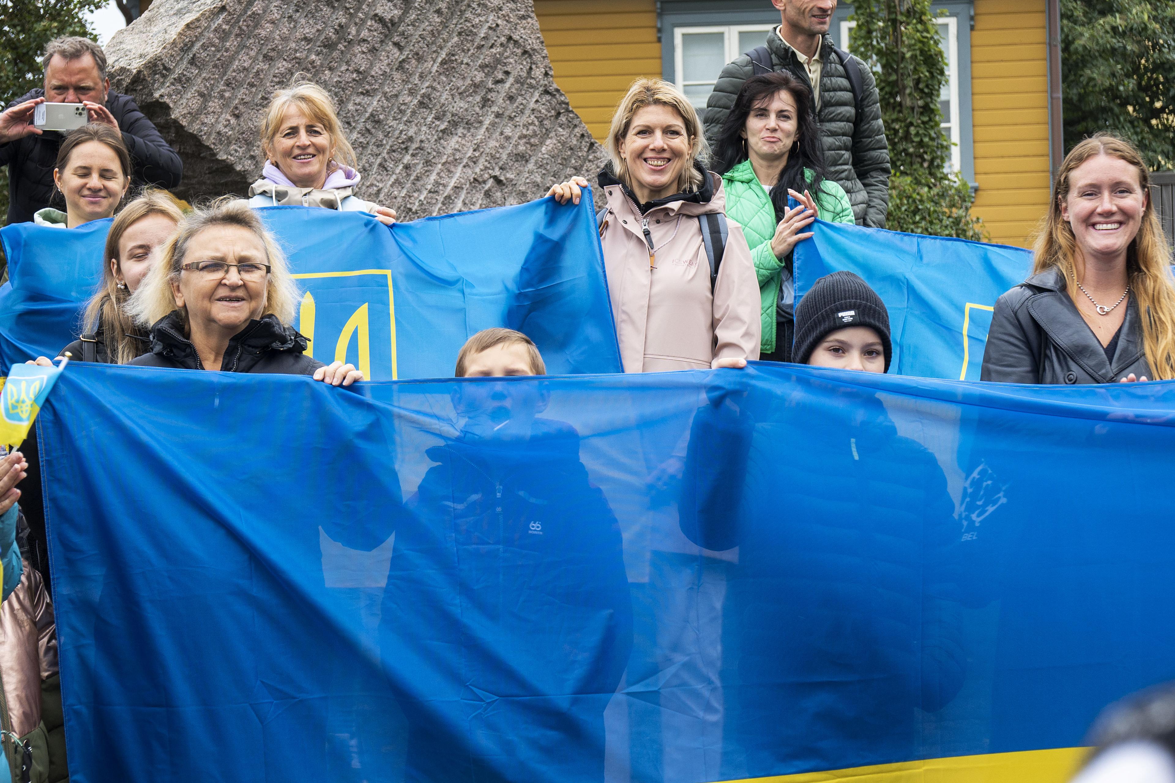 Fulltrúar Support for Ukraine fjölmenntu og tóku meðal annars lagið.