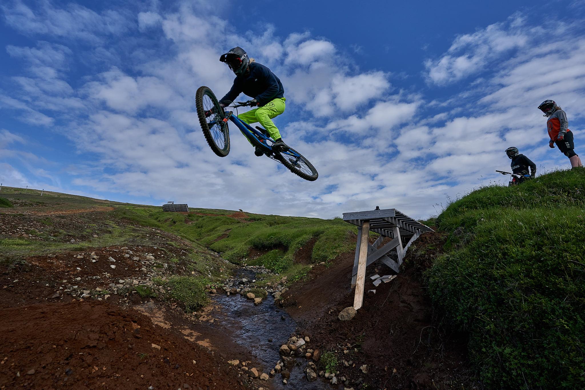 Fyrir lengra komna í íþróttinni er boðið upp á myndarlega stökkpalla.
