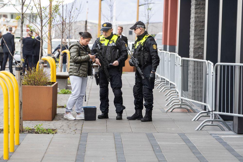 Svæðið í kringum Hörpu er lokað fyrir allri óviðkomandi umferð