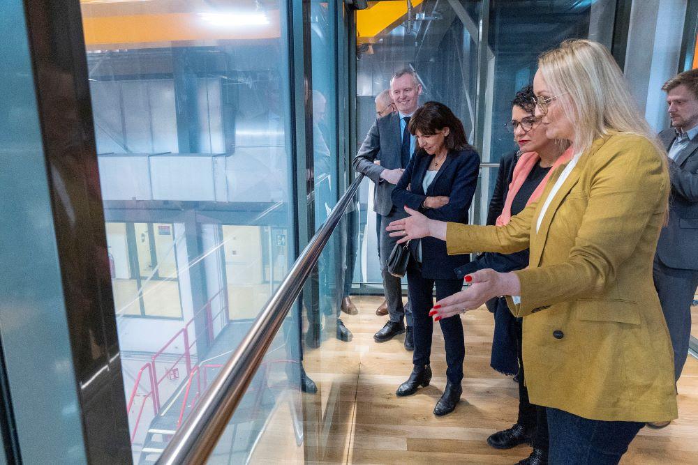 Fólk að á safni Orku Náttúrunnar