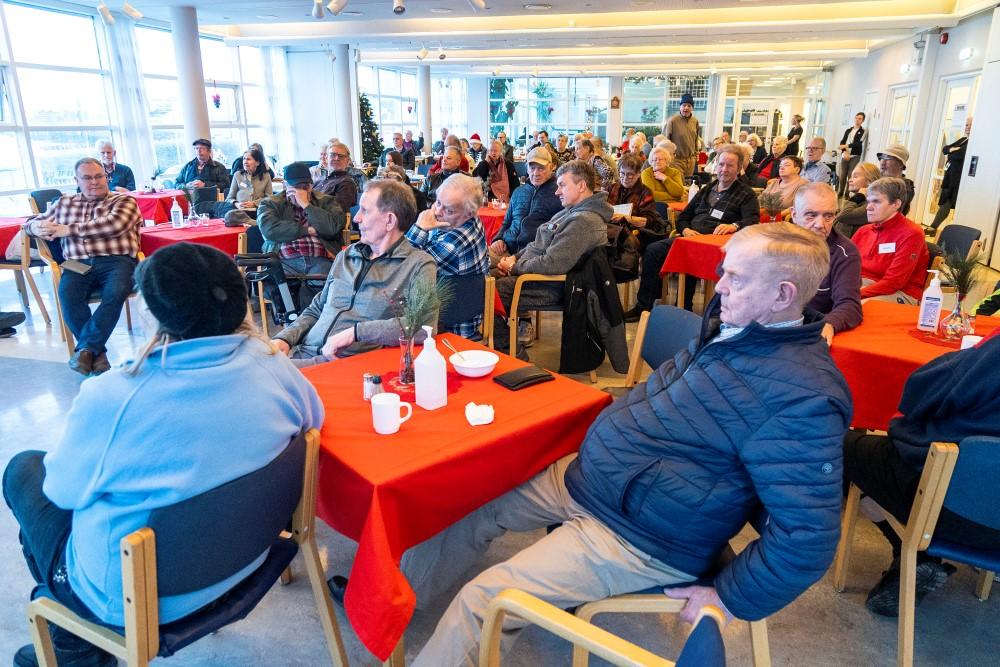 Mikill fjöldi fólks fylgdist með aðventustund á Vitatorgi.