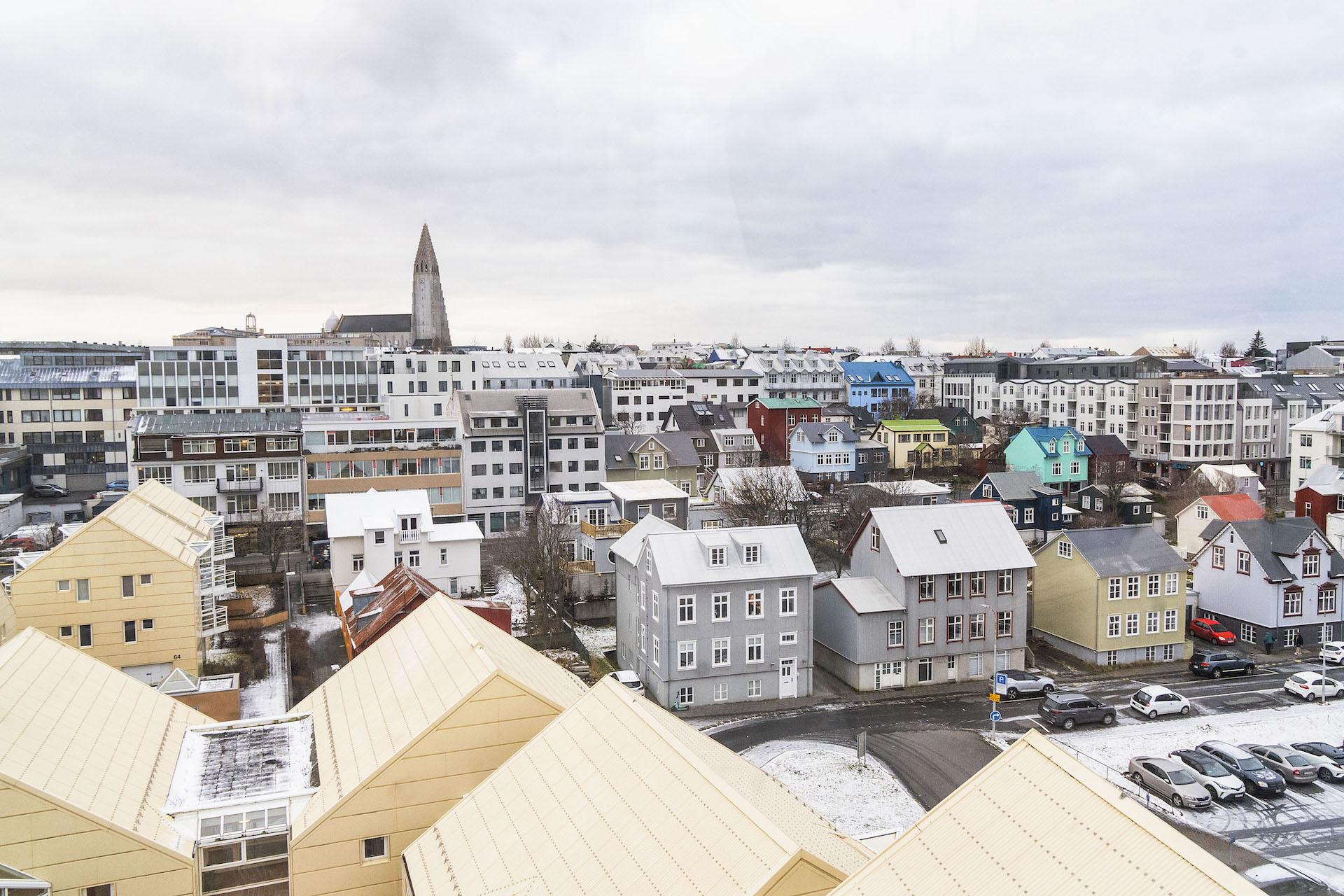 Reykjavík séð frá LIndargötu.