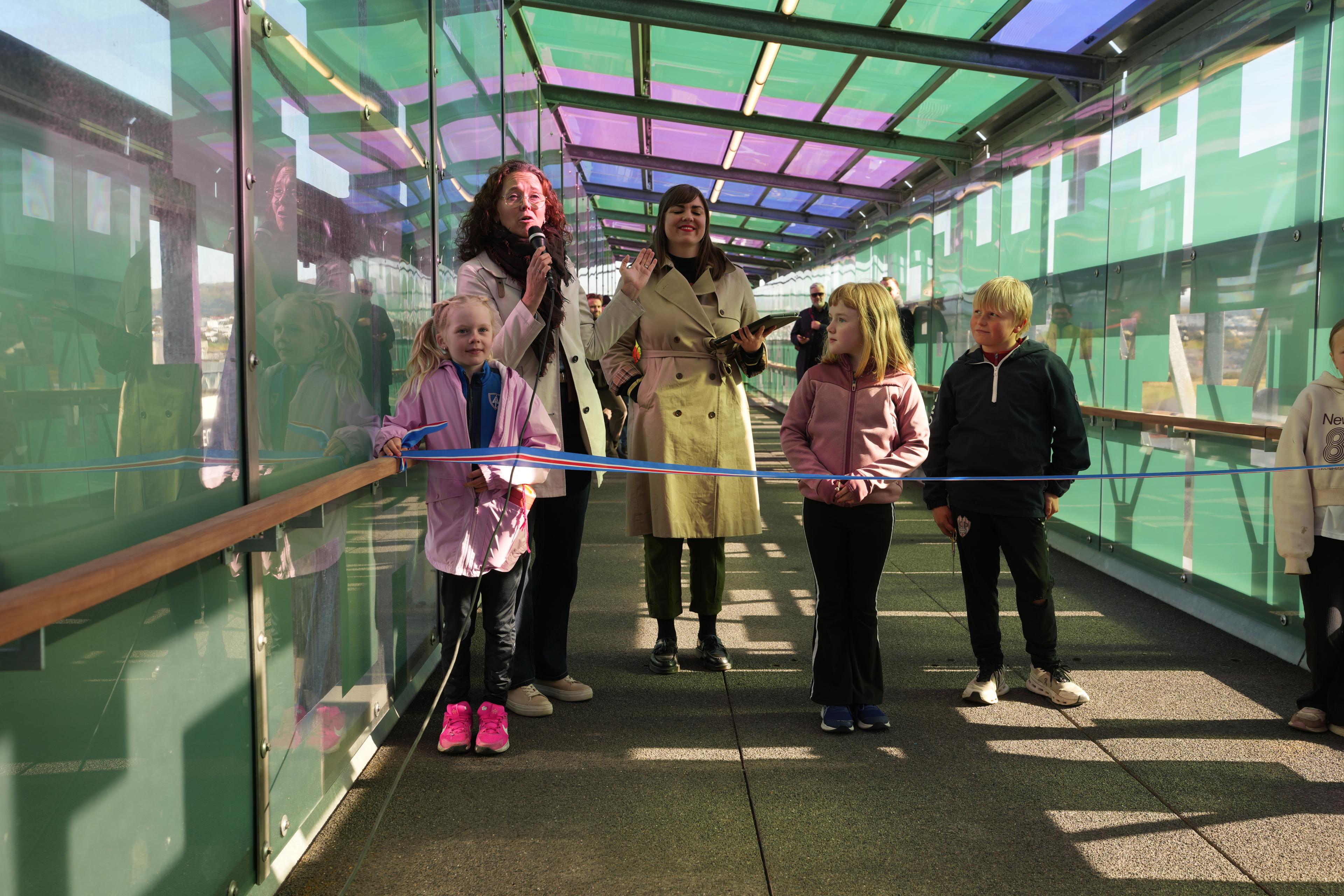Pedestrian bridge over Sæbraut officially opened