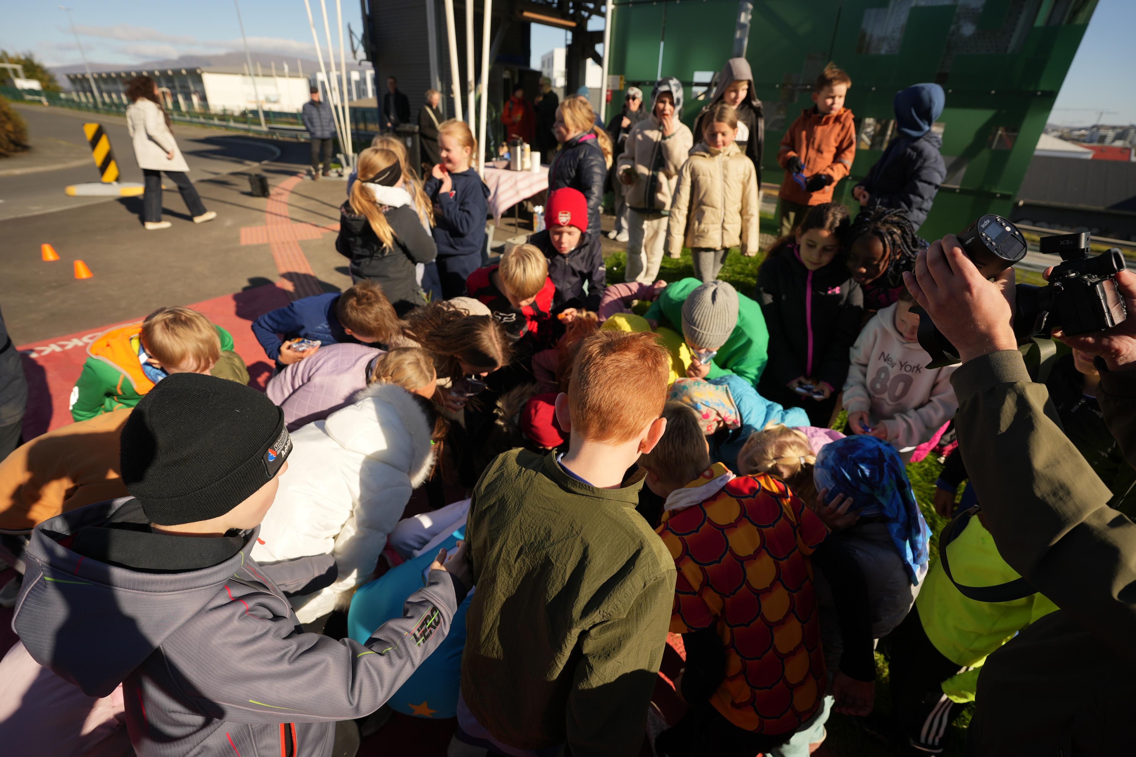 Pedestrian bridge over Sæbraut officially opened