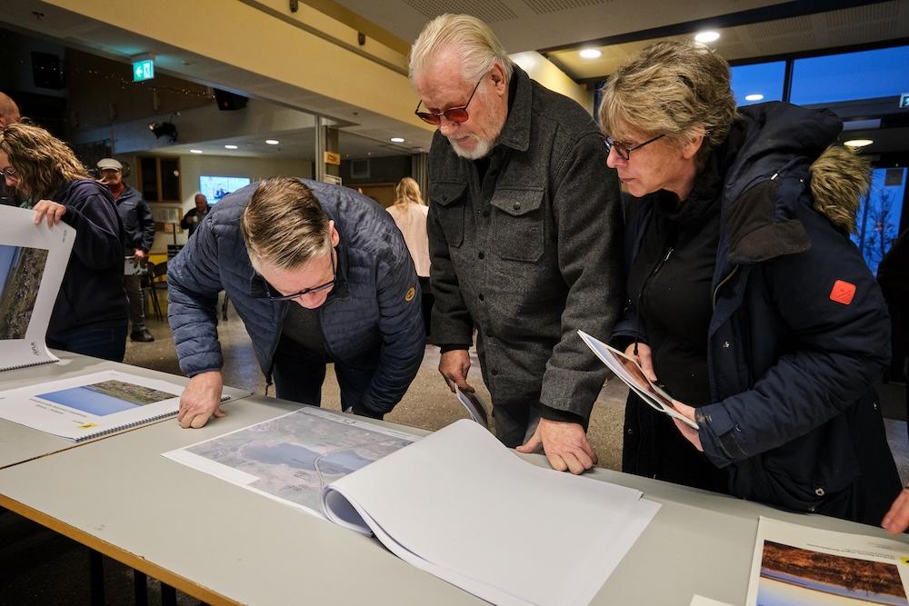 People at the meeting.