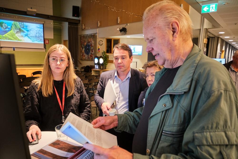 People at the meeting.