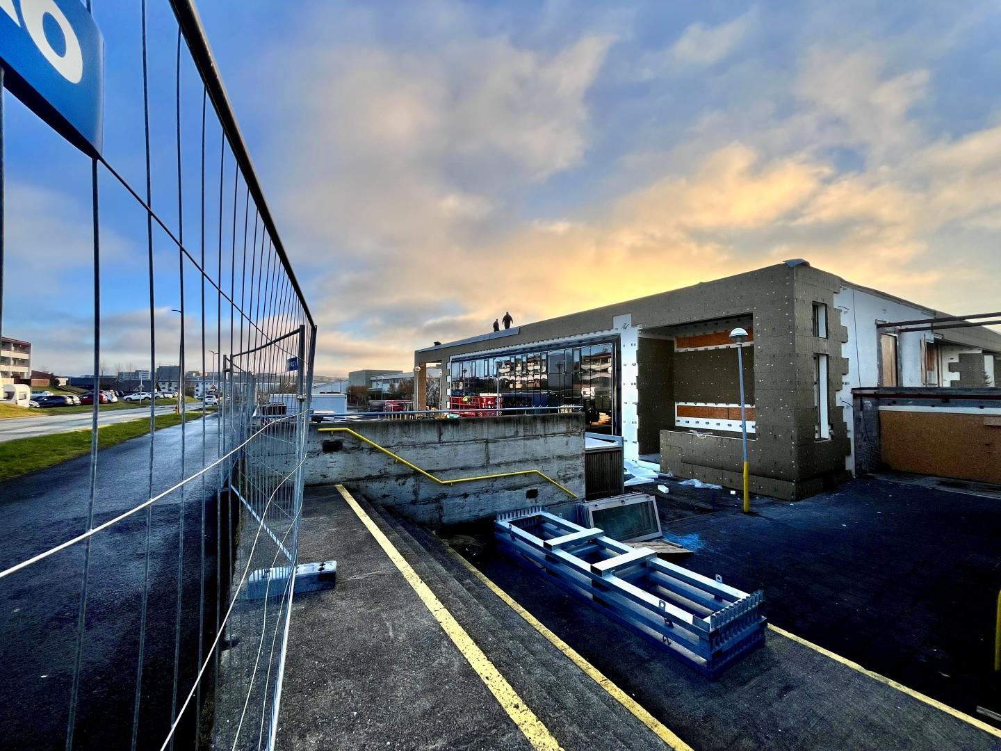 hólabrekkuskóli endurnýjun þakklæðningar okt 2025