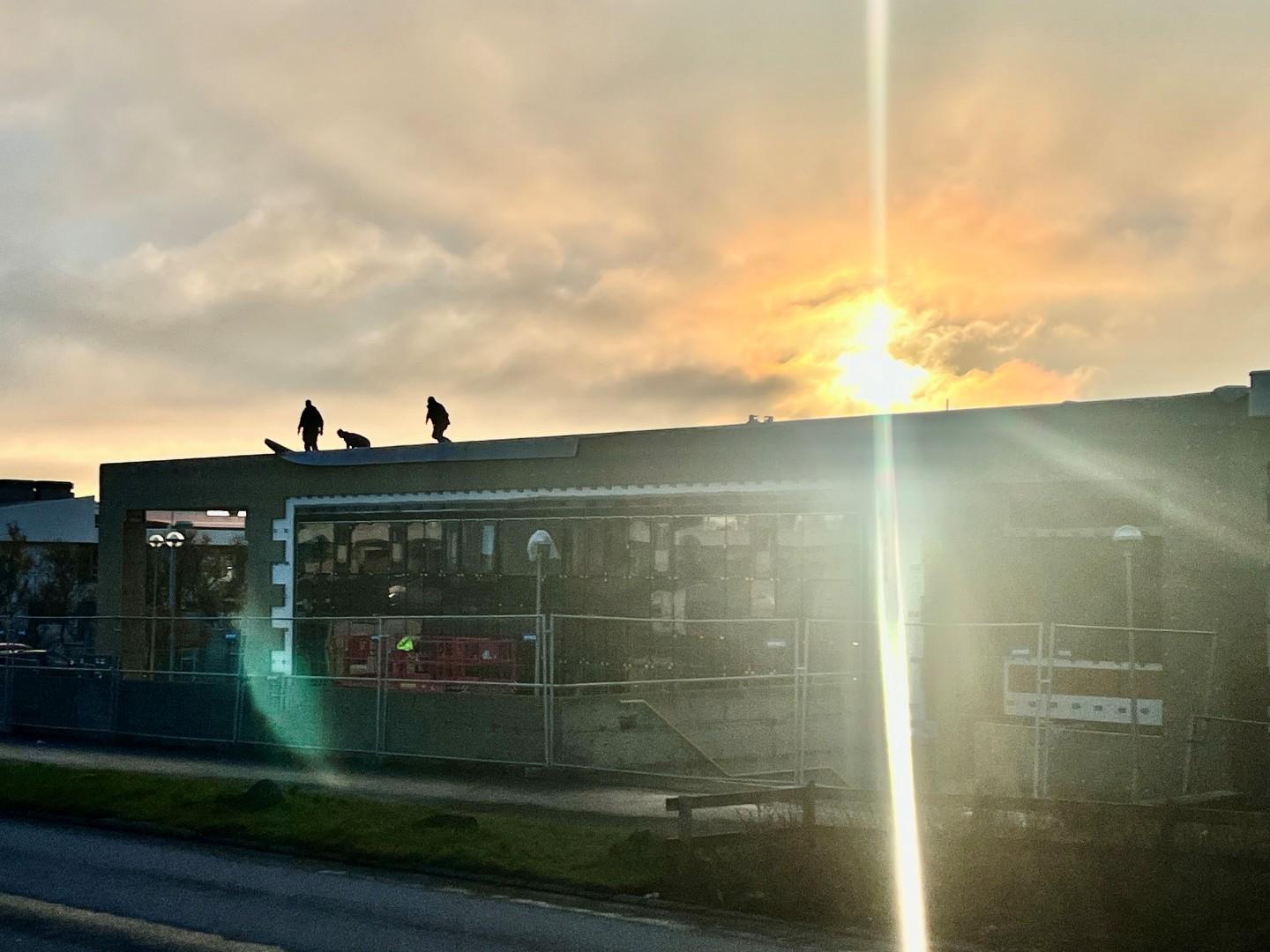 hólabrekkuskóli endurnýjun þakklæðningar okt 2025