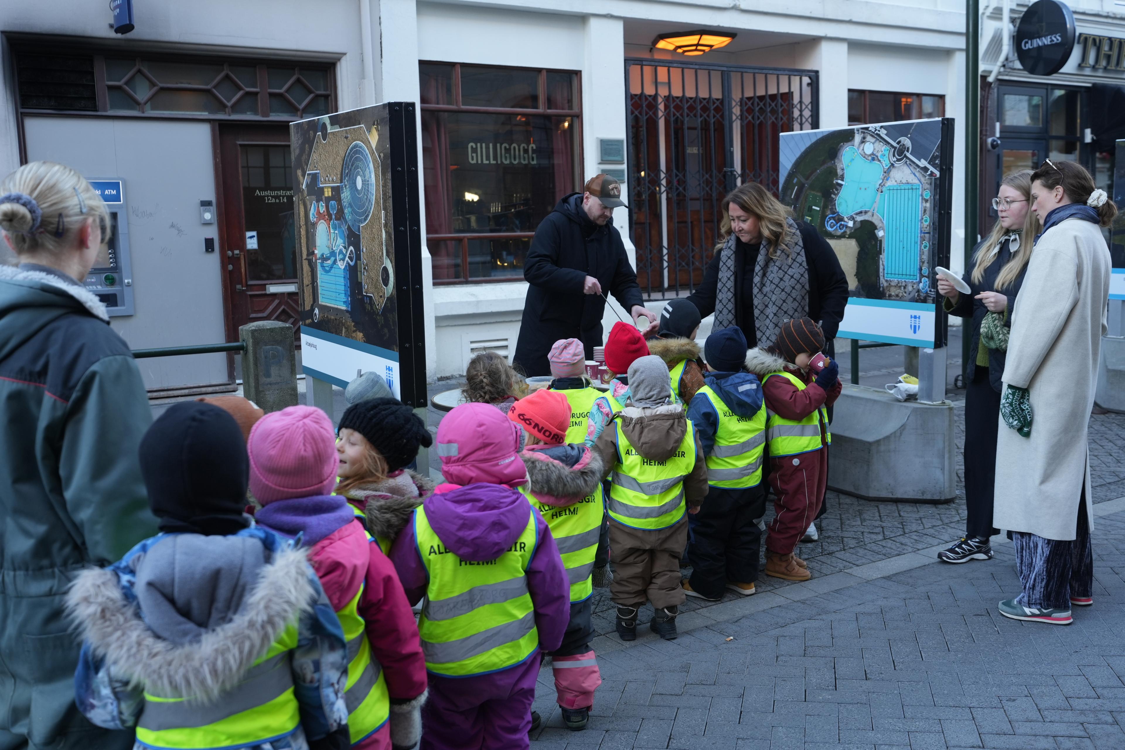 Hot cocoa and cookies were offered.