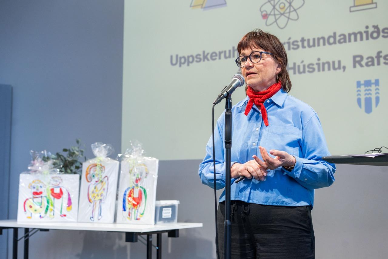 From the recreational activity awards celebration in Reykjavík. Höfuðið í bleyti.
