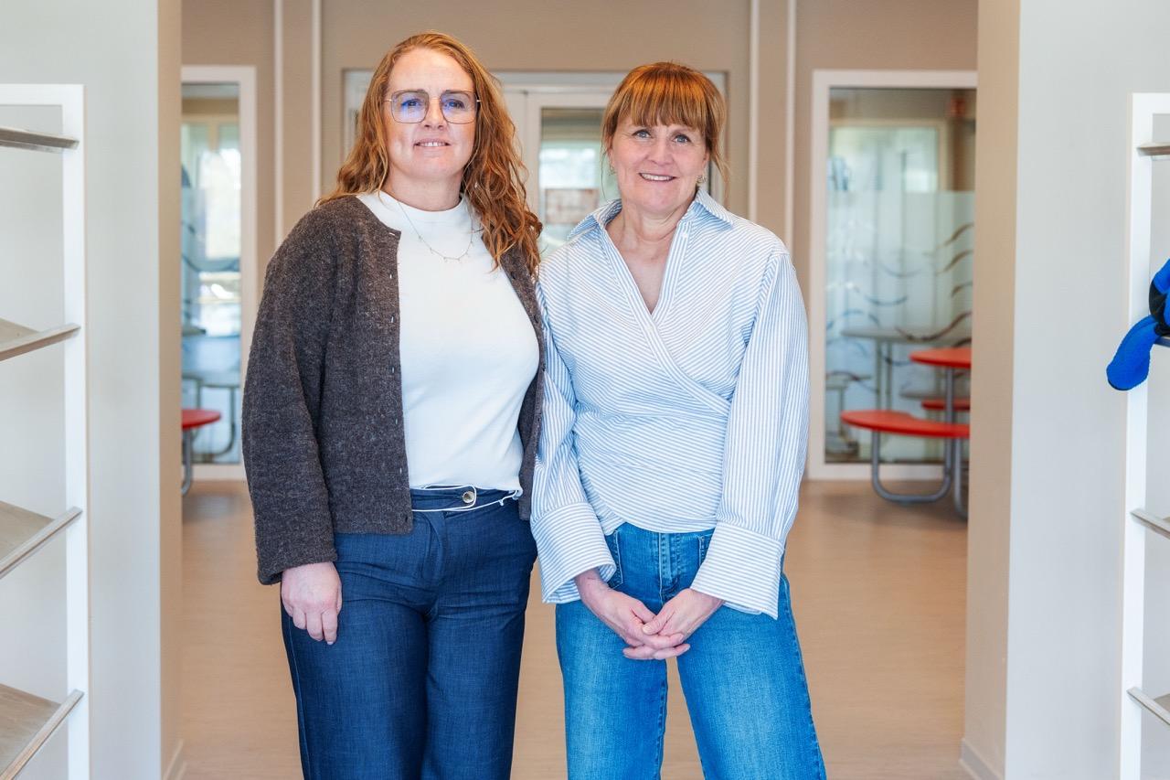 Assistant principal Eygló and principal Erla stand in the entrance of the new building.