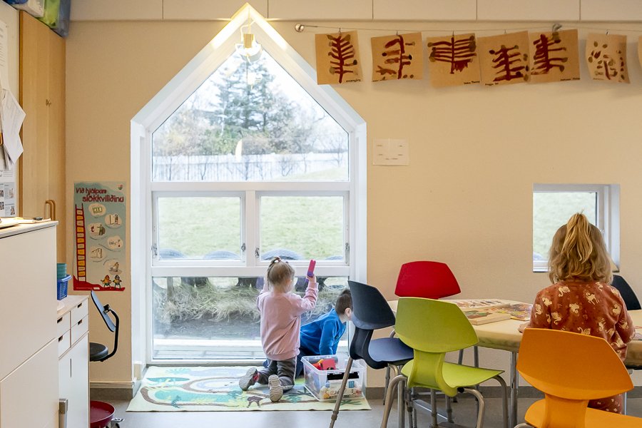 Children playing inside Klettaborg.