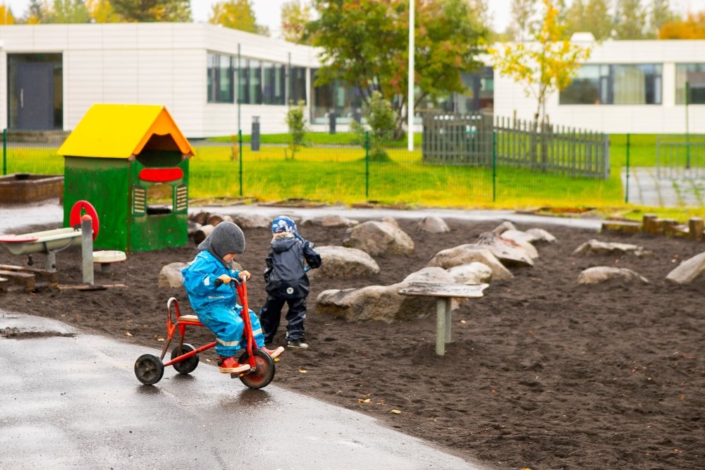 Children and playground equipment on Laugasól's grounds.
