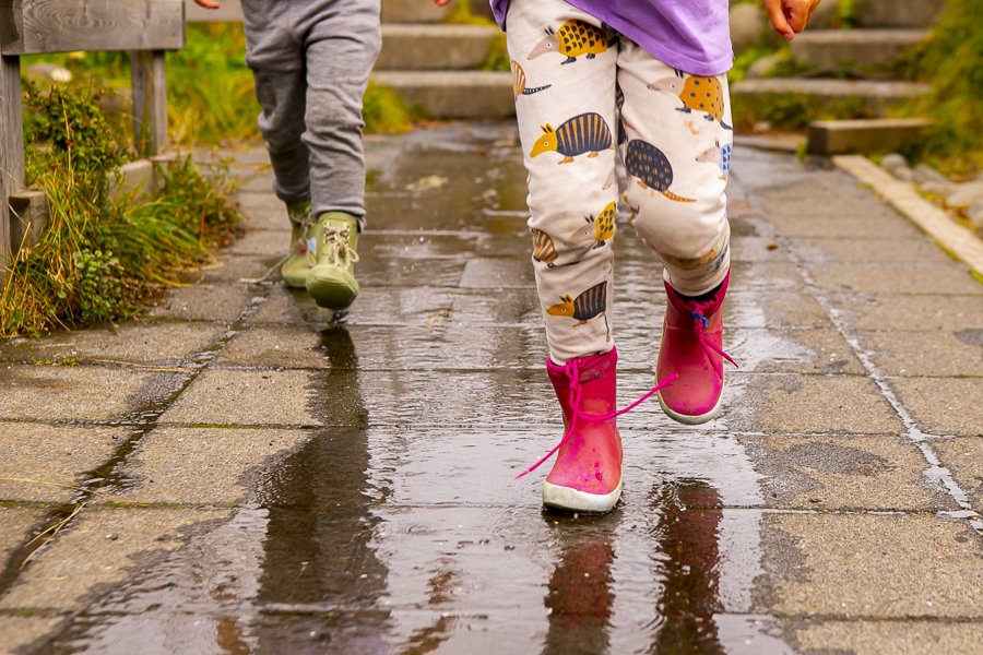Children in boots on the grounds of Vinagerði preschool.