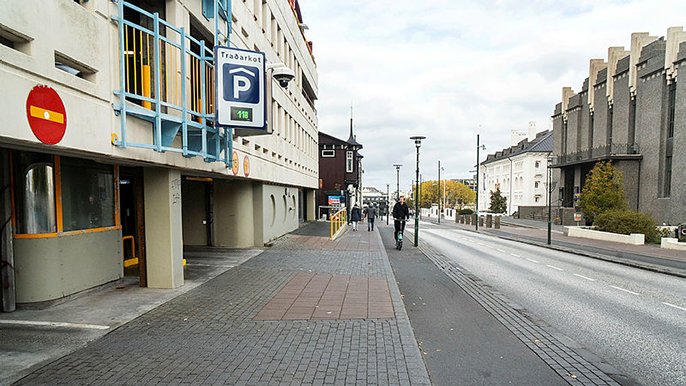 Traðarkot bílahús