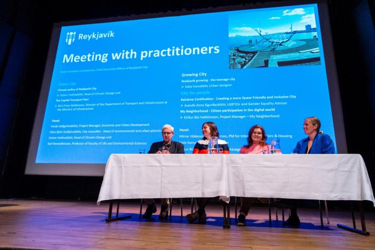 Pallborðsumræður á ráðstefnunni.