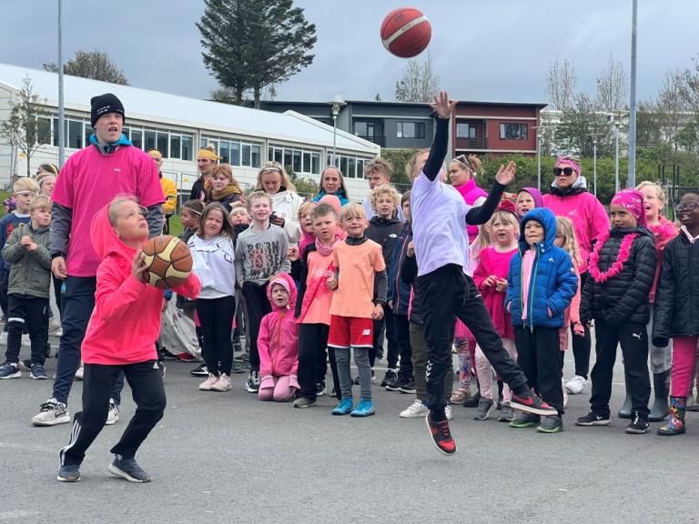 Krakkar í körfubolta á Ólympíuhátíðinni í Laugardal.