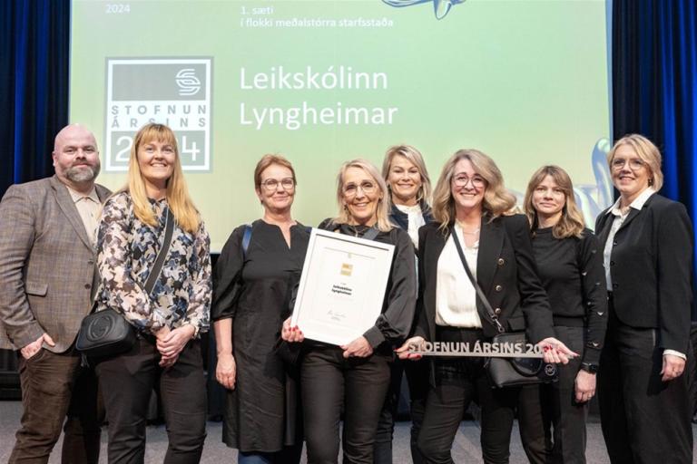 Lyngheimar Preschool receives its award.