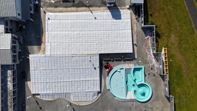 Svona er umhorfs á útisvæði Vesturbæjarlaugar. 