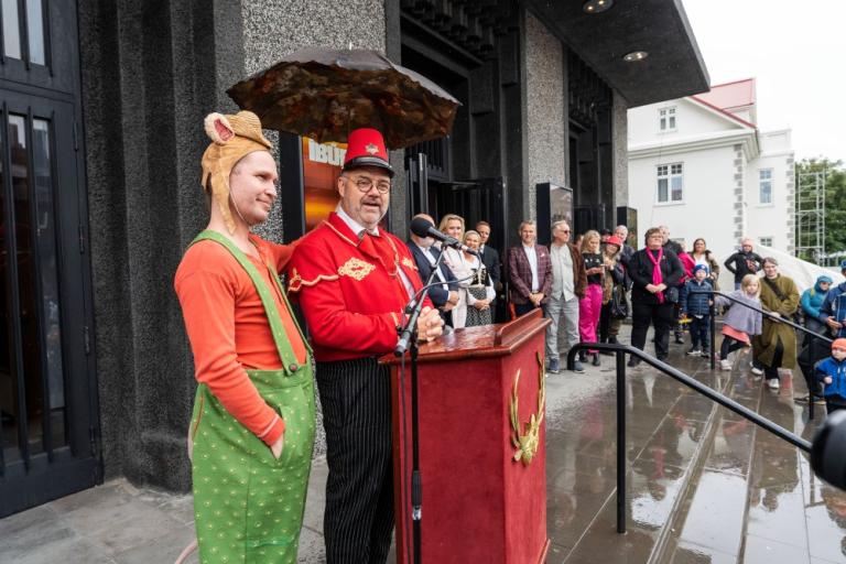 Félagarnir Lilli klifurmús og Bastían bæjarfógeti.