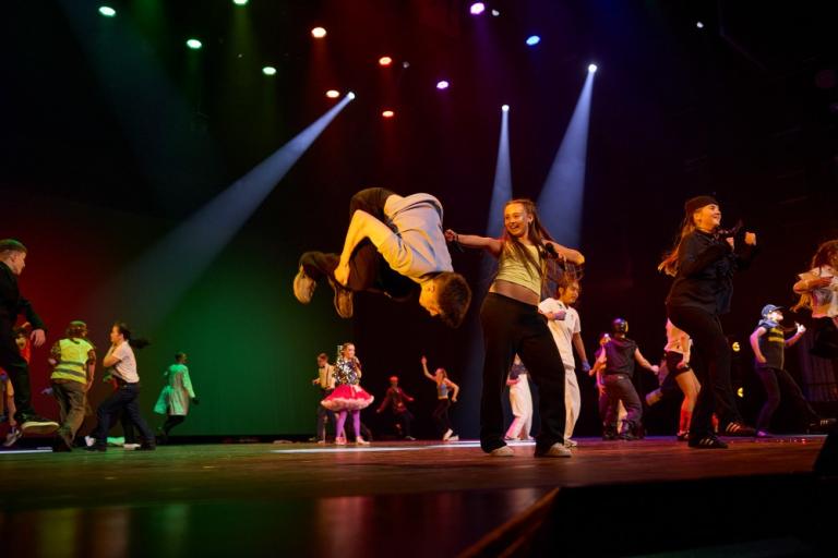 Photo of Árbæjarskóli's performance.