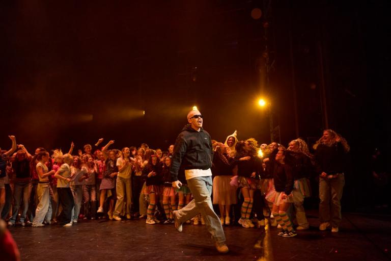 Photo of Herra Hnetusmjör on stage.