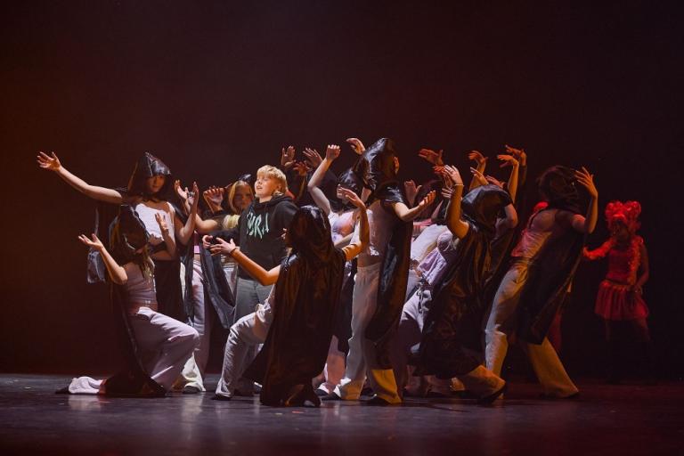 Atriði Foldaskóla í Skrekk 2025.