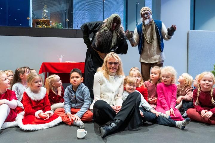The preschool children sat quietly with the mayor while Grýla and Leppalúði beamed their brightest smiles.