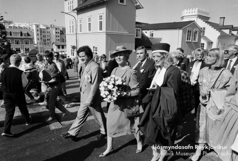 Forseti Íslands, frú Vigdís Finnbogadóttir í opinberri heimsón í Reykjavík í tilefni 200 ára afmælis borgarinnar.