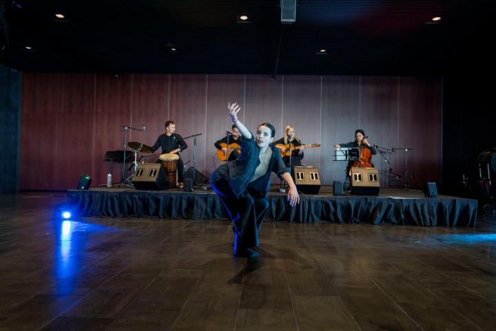 Dansað við tónlist á BIG BANG