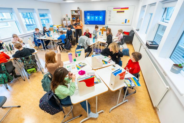 Mynd tekin inn í bekk í nýja Skólaþorpinu í Laugardal.