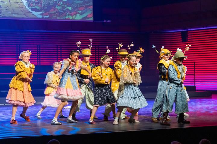 Atriði úr leikritinu Galdrakarlinn í Oz.