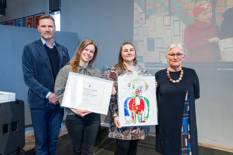 From the recreational activity awards celebration in Reykjavík. Höfuðið í bleyti.