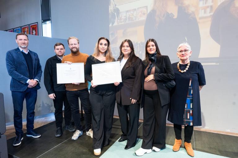 From the recreational activity awards celebration in Reykjavík. Höfuðið í bleyti.