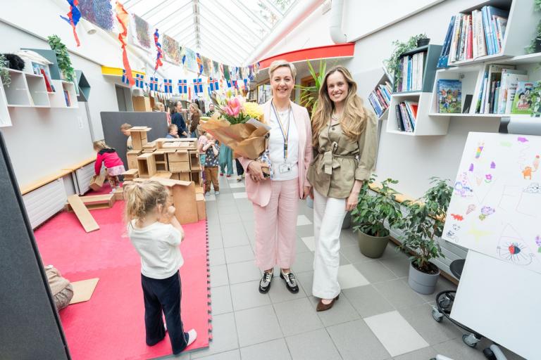 Preschool director Særún Ármannsdóttir and Hildur Björnsdóttir pose for a photo.