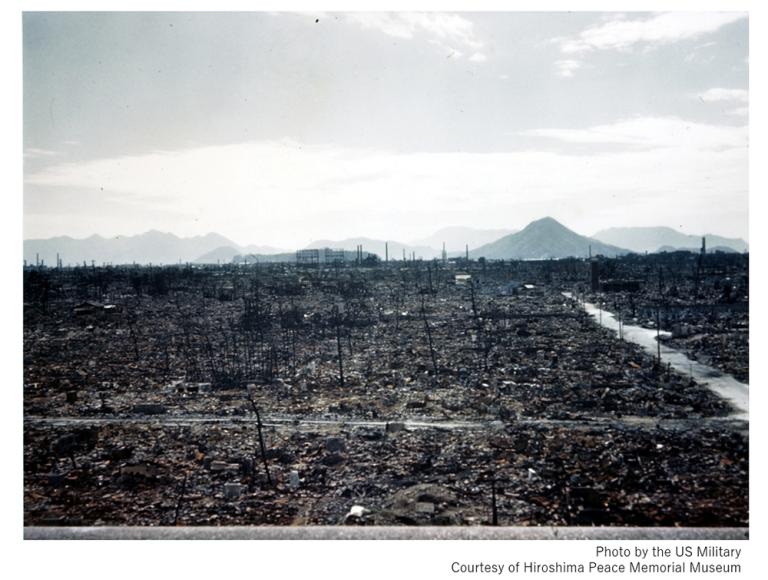 Ljósmynd af eyðileggingunni eftir kjarnorkuárásirnar á Hiroshima og Nagasaki árið 1945.