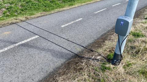 Hjólatalningabúnaður við hjólastíg í Fossvogsdal.